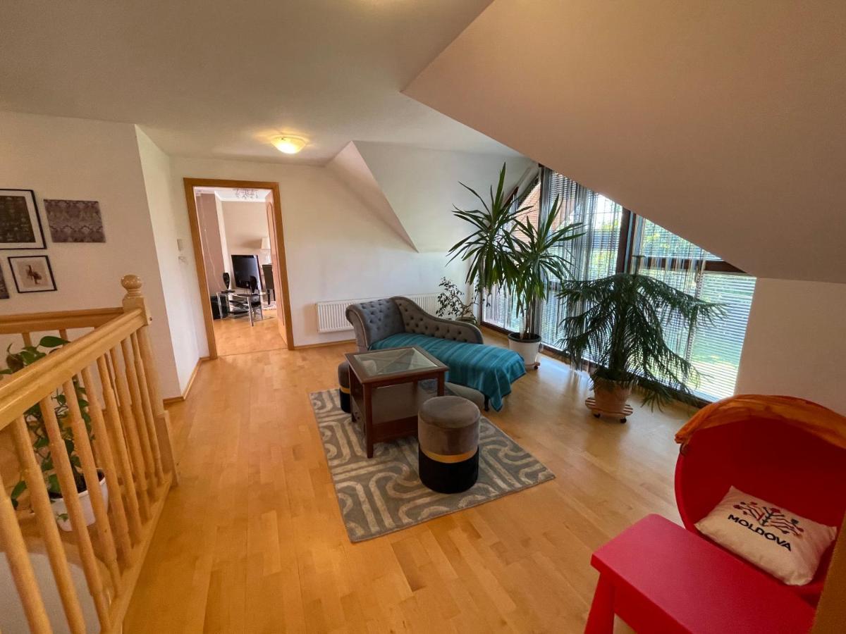 Berlin Vila Prague